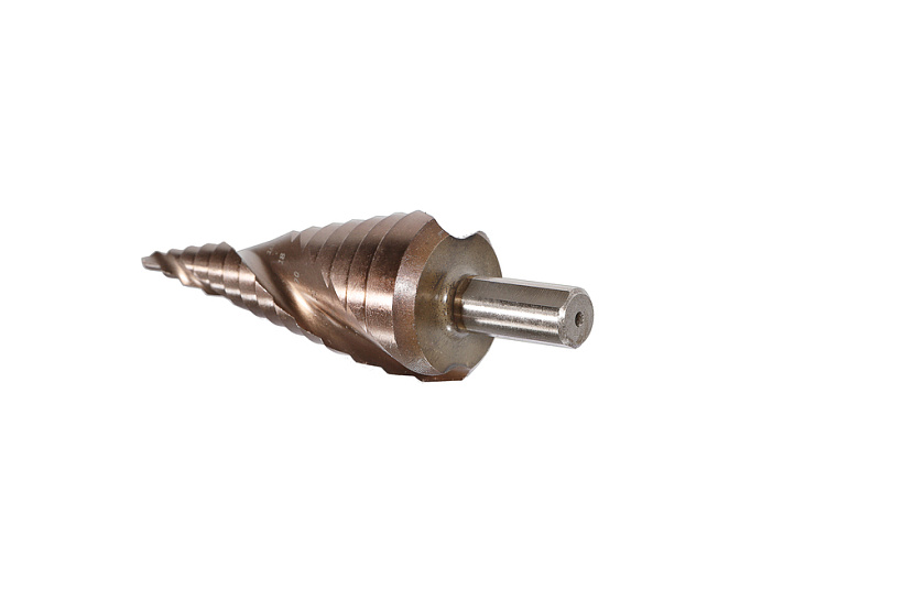 sverlo_stupenchatoe_po_metallu_4_30mm_shag_2mm_r6m5cobalt_spiral_sturm